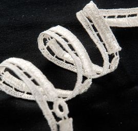 Krajka lemovací hrubá slonová kost geometric