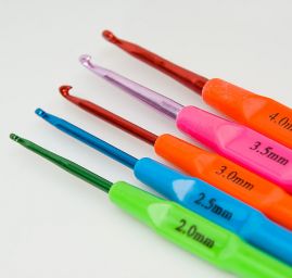 Háček na přízi a vlnu s rukojetí, vel. 2