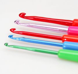 Háček na přízi a vlnu s rukojetí, vel. 2