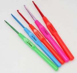 Háček na přízi a vlnu s rukojetí, vel. 3