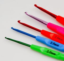 Háček na přízi a vlnu s rukojetí, vel. 3