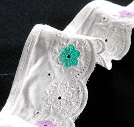 Krajka lemovací madeira bílá barevné květy lem