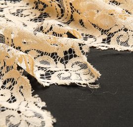 Pružná krajka lem ornament pastel žlutá