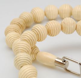 Ucho na tašky korálky drevo / kov svetlé