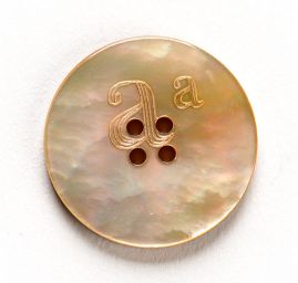Knoflík perleťový vzor A velikost 44"