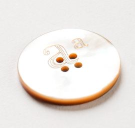 Knoflík perleťový vzor A velikost 44"