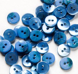 Knoflík perleťový dvoudírkový modrý