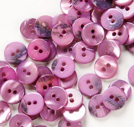 Knoflík perleťový dvoudírkový fialový