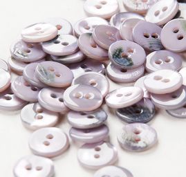 Knoflík perleťový dvoudírkový fialovošedý