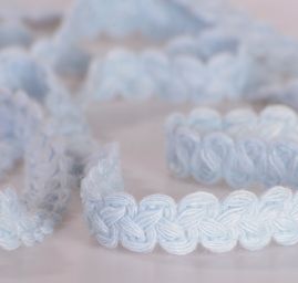 Pleteninová porta vrkôčik svetlo modrá