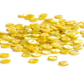 Knoflík perleťový dvoudírkový žlutozelený