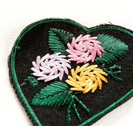 Nášivka srdce černá