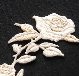 Květinová aplikace nažehlovací béžová růže