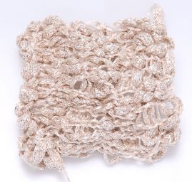 Efektní přípletová pletací příze béžovostříbrná