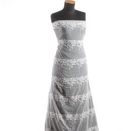 Krajka výšivka na tylu vzor květin slonová kost