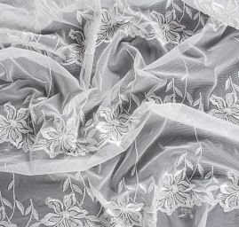 Krajka výšivka na tylu vzor květin slonová kost