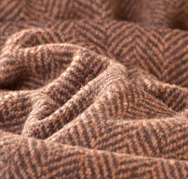 Látka na kabát vzor rybí kost hnědá