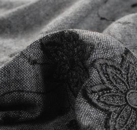 Tvídová látka s výšivkou šedočerná