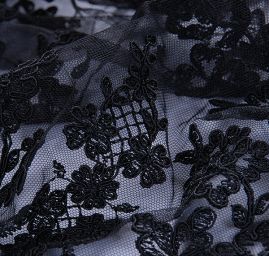 Efektní krajka vyšívaná na tylu černá II.jakost