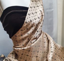 Brokát nepružný pevnější malé květy béžový