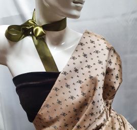 Brokát nepružný pevnější malé květy béžový