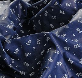 Bavlněná látka modrotisk vzor kytiček a puntiků