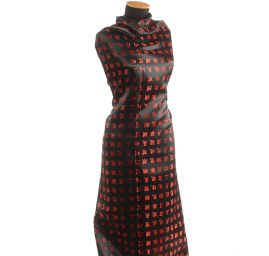 Látka brokát s orientálními znaky