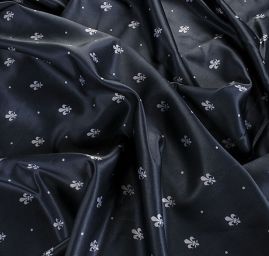 Satén tisk Art Fabrics antracit šedá lilie