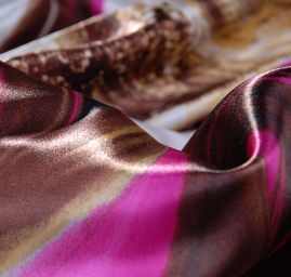 Satén digitální tisk abstraktní zvířecí motvi růžová