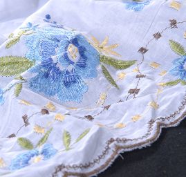 Vyšívaná látka madeira barevná výšivka/bílý podklad