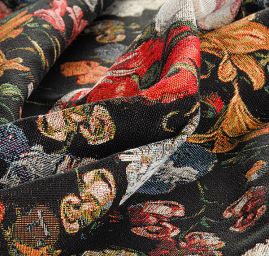 Dekorační látka květy menší na černém podkladě