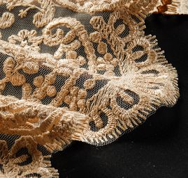 Krajka lem vzdušná na tylu béžová