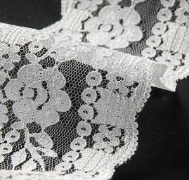Krajkový lem širší lomená bílá oboustranná