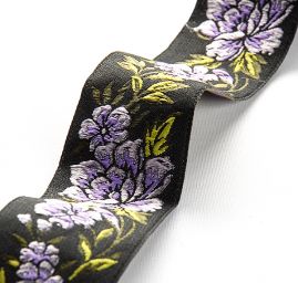 Stuha vyšívaná kvety čierna / fialová