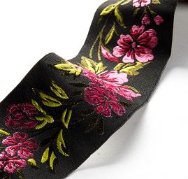 Stuha vyšívaná kvety čierna / ružová široká