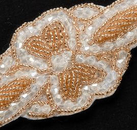 Korálková vsadka květinový motiv bílá/zlatá