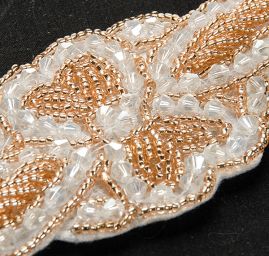 Korálková vsadka květinový motiv bílá/zlatá