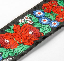 Folklorní stuha 7cm černá s květinovým vzorem
