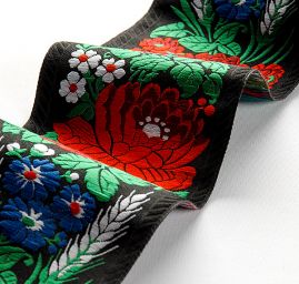 Folklorní stuha 7cm černá s květinovým vzorem