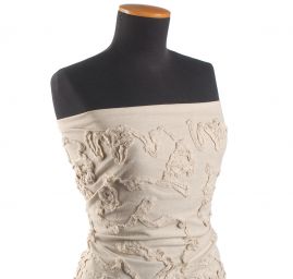 Len viskoza s plastickou aplikací režné barvy