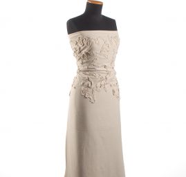 Len viskoza s plastickou aplikací režné barvy