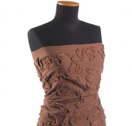 Len viskoza s plastickou aplikací hnědé barvy