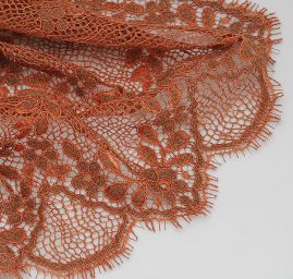 Efektní krajka s výšivkou měděné barvy