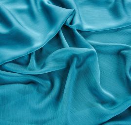 Šifon plise šanžán tmavě tyrkysová