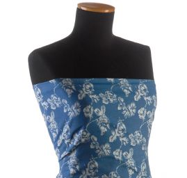 Rifľovina imitácia košeľová látka vzor ruží sv. modrá
