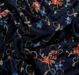 Viskozová letní látka s výšivkou tm. modrá