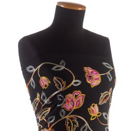 Viskozová letní látka s výšivkou černá