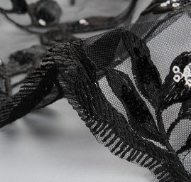 Krajka výšivka na tylu s flitry vzor květin černá II.jakost