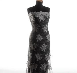 Krajka na vzorovém tylu květy tmavší šedá