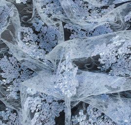 Krajka na vzorovém tylu květy modrá II.jakost